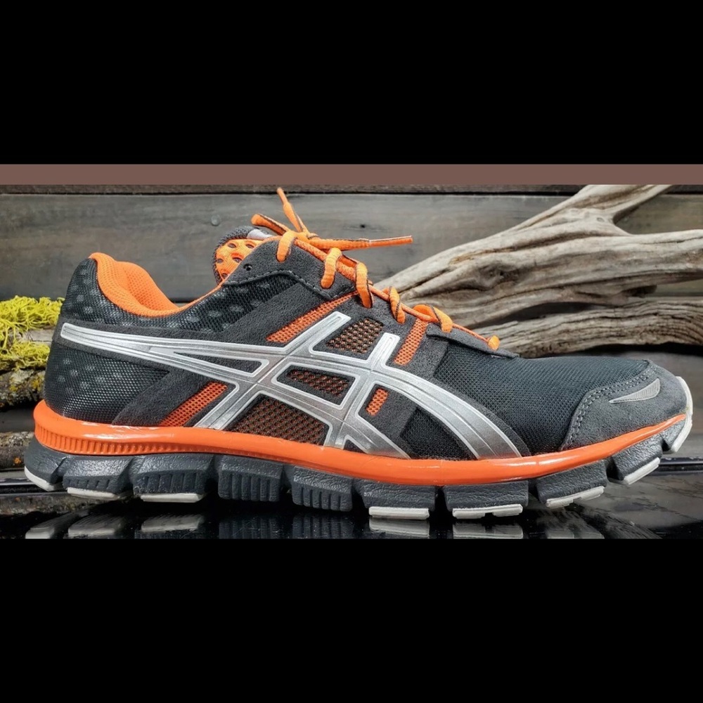 ASICS Gel Blur 33, men’s size 11.
